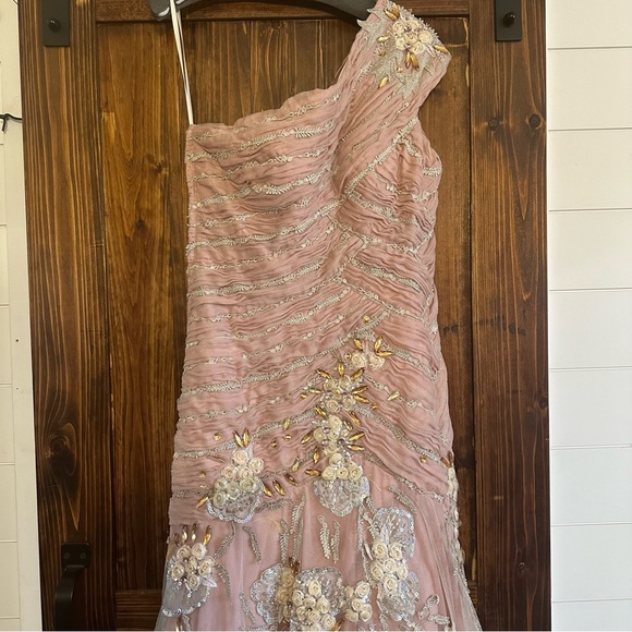 Stunning pink shimmering formal dress - Picture 2 of 12